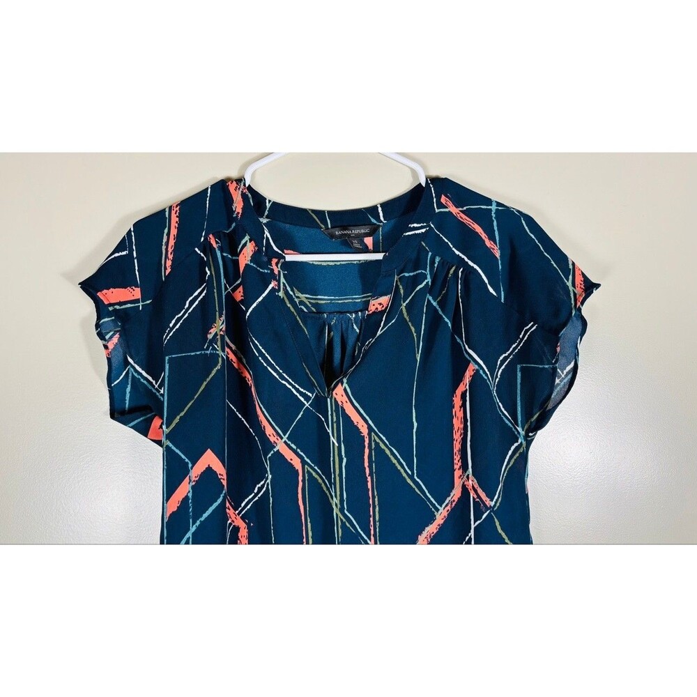 Banana Republic Top Geometric Print Navy Coral Split Neck Short Sleeve XS FLAW